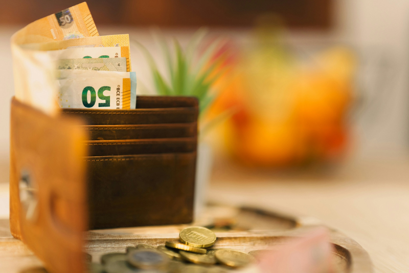 Aufsatz &bdquo;Baden-W�rttemberg und Th�ringen im Vergleich: Einkommen der privaten Haushalte in den kreisfreien St�dten und Landkreisen 1995 bis 2022&ldquo; im PDF-Format &ouml;ffnen