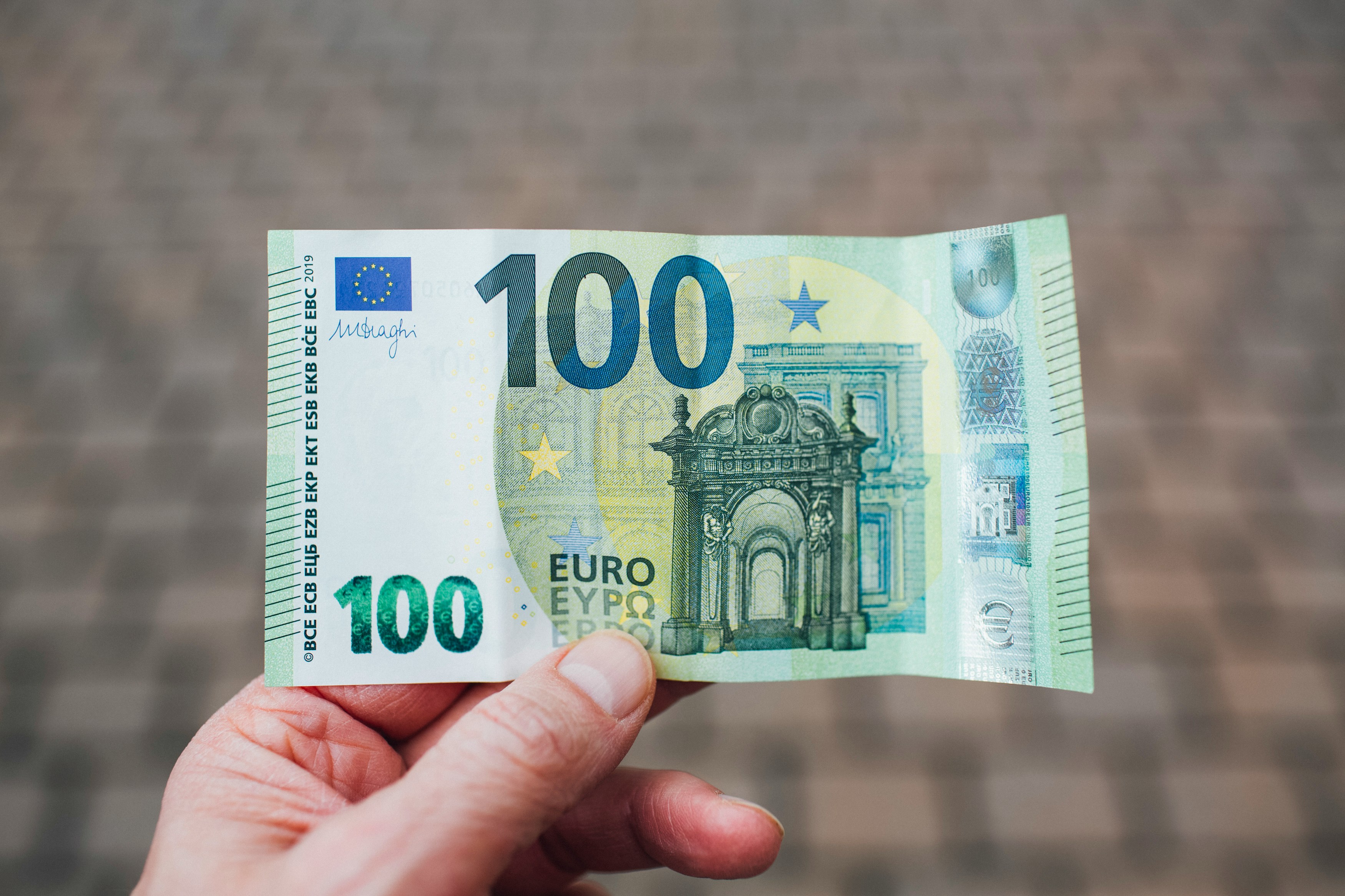 Aufsatz &bdquo;Ergebnisse der Lohn- und Einkommensteuerstatistik 2021 und gesonderte Betrachtungen der Gewinneink�nfte f�r Th�ringen&ldquo; im PDF-Format &ouml;ffnen