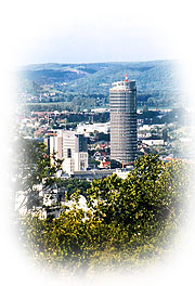 Blick auf Jena mit dem Wahrzeichen Jentower und dem Hochhaus von Jenoptik
