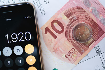 zur Pressemitteilung 298 vom 5. Dezember 2025: „Zahl der Niedriglohnjobs in Thringen im April 2025 fast unverndert zum Vorjahr “ im PDF-Format