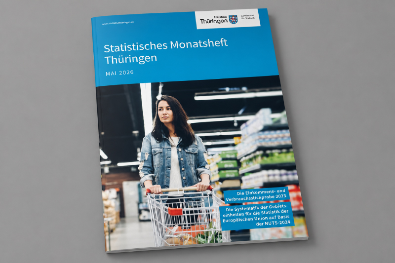zur Pressemitteilung 185 vom 24. Juli 2026: „Statistisches Monatsheft Mai 2026 veröffentlicht <br><thin>Die Einkommens- und Verbrauchsstichprobe 2023 und die Systematik der Gebietseinheiten für die Statistik der Europäischen Union</thin>“ im PDF-Format